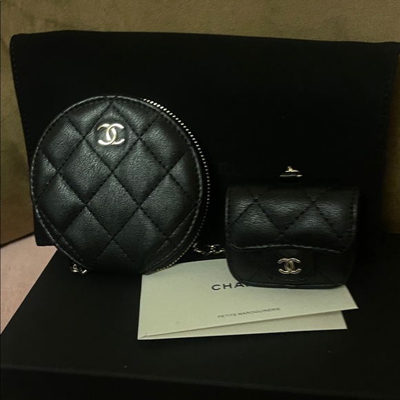 CHANEL Beaute VIP Black Quilted AirPod/wallet set - Picture 16 of 17